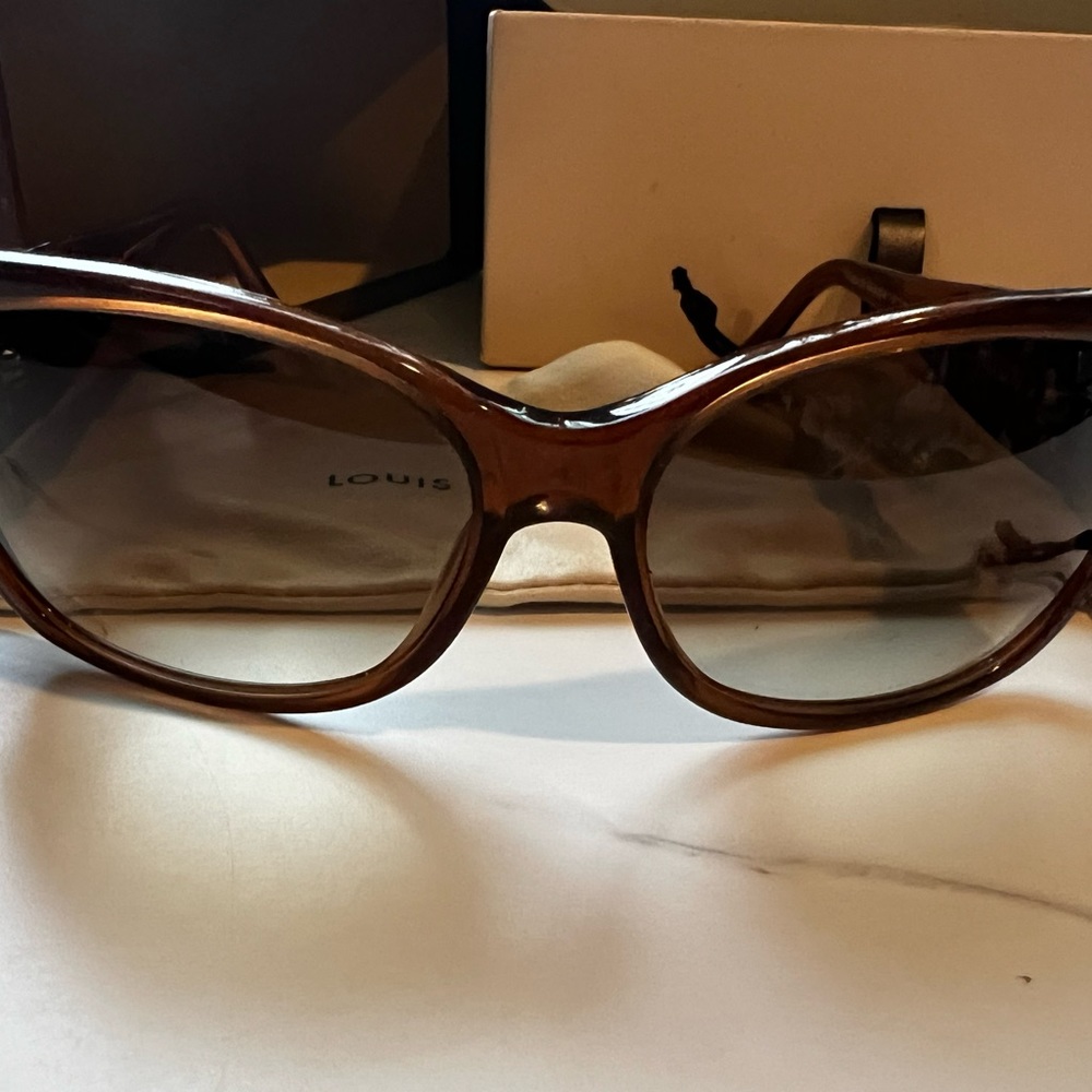 Louis Vuitton Hortensia Sunglasses - Picture 7 of 13